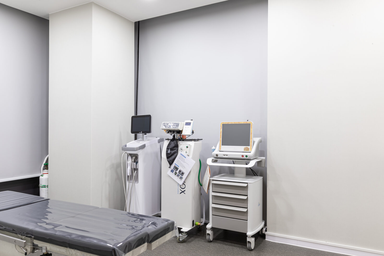 Device room — lifting and laser platforms